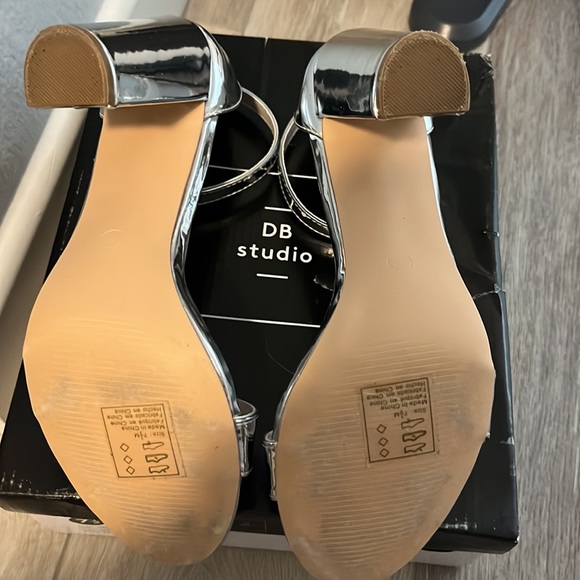 DB Studio Celina34 Metallic Silver heels 4”. - Picture 3 of 6